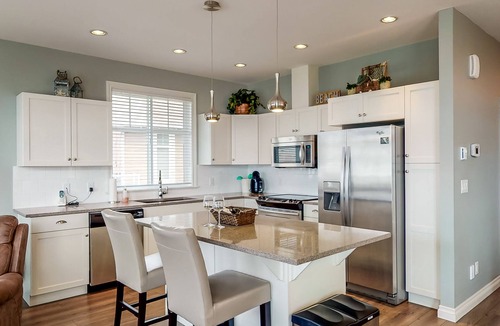 Osoyoos House | Beach, boatslip, 2 pools, 2 hottubs, 4 bdrm house sleeps 12