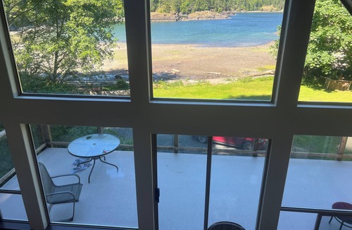 Quadra Island Cottage | Beach front newly renovated 4 bed house quiet safe beach Family Friendly