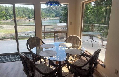 Quadra Island Cottage | Beach front newly renovated 4 bed house quiet safe beach Family Friendly