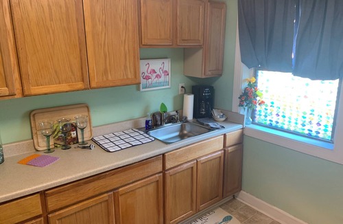 Bayview Apartment | Beach Side Studio #3 - Pet Friendly, WiFi, Off-Street Parking, Large Smart TV