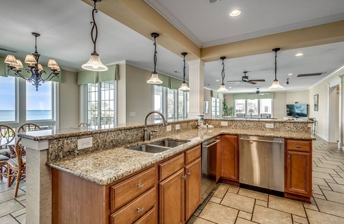 Long Bay Estates House | 🌴🌞Beachfront 7BR Home w/Stunning Views | Private Pool + Hot Tub | Atlantis