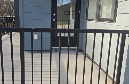 Gimli Apartment | Beachfront Escape Steps from Gimli Shoreline with Many Eateries on 1at Avenue