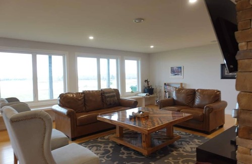 Tatamagouche Cottage | Beachfront luxury home w/Hot tub