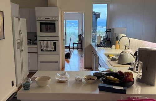 West Point Grey House | Beachside Retreat Paradise w Pool & Pickleball Court — 5 mins to downtown