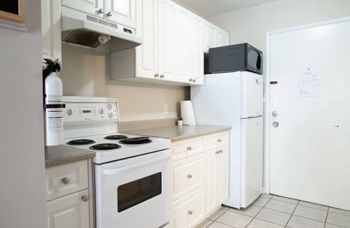 Harrison Hot Springs Apartment | Beachy 2 Bed Studio Suite, Balcony and 4 Min to Lake