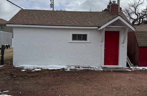 Sylvan Lake Cabin | Beachy Keen 2 steps away from lake where rustic meets charm. Pet friendly.