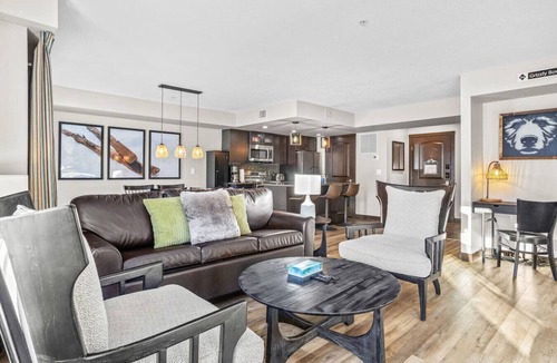 Dead Man's Flats Condo | Bears Den 2BR Getaway with Hot Tub, BBQ and Near DT