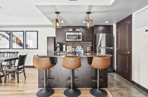 Dead Man's Flats Condo | Bears Den 2BR Getaway with Hot Tub, BBQ and Near DT