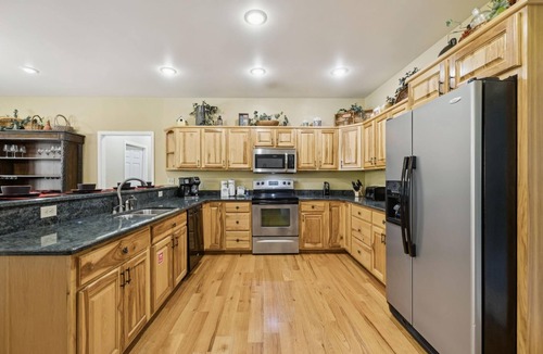 Smoky Mountains Cabin | Beary Starry Night: ResortPool*MtnView*Pets*HotTub*Wifi*Secluded*Yard