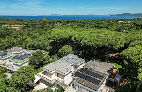 Punta Ala Villa | Beautiful private villa for 10 guests with WIFI, A/C, TV, patio and pets allowed