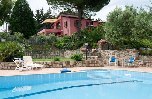 Collesano Villa | Beautiful apartment in villa with WIFI, A/C, pool, TV, patio and panoramic view, close to Cefalù