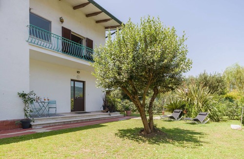 Capanne-Prato-Cinquale Apartment | Beautiful apartment for 6 guests with WIFI, A/C, TV and balcony