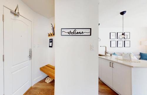 Village North Apartment | Beautiful 1BR in Village Centre