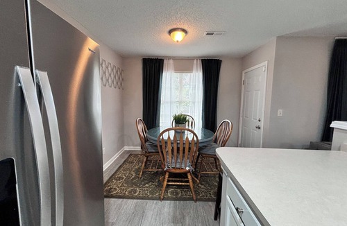 Davis Lake - Eastfield House | Beautiful 2-King Beds home with Garage in Charlotte