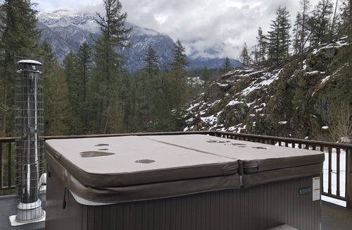 Mount Currie Ski Chalet | Beautiful and bright 4 bdrm chalet. Extreme comfort surrounded by nature’s best!