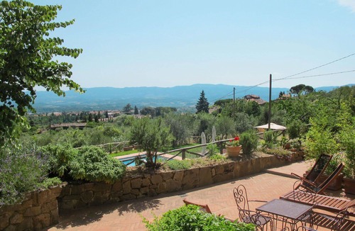 Pian di Sco House | Beautiful apartment in villa for 4 people with pool, WIFI, TV and terrace