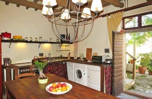Pian di Sco House | Beautiful apartment in villa for 6 guests with pool, WIFI, TV and terrace