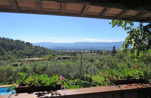 Pian di Sco House | Beautiful apartment in villa for 6 guests with pool, WIFI, TV and terrace