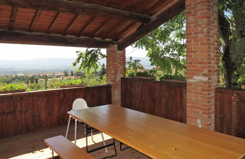 Pian di Sco House | Beautiful apartment in villa for 6 guests with pool, WIFI, TV and terrace