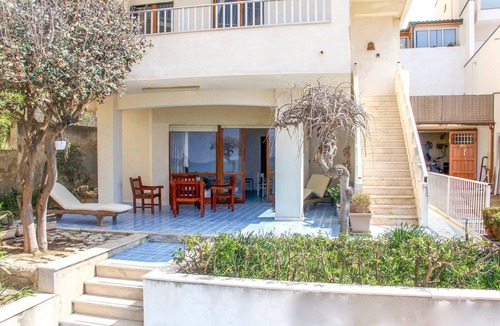 Cava dʼAliga Apartment | Beautiful apartment in Cava D'Aliga with WiFi