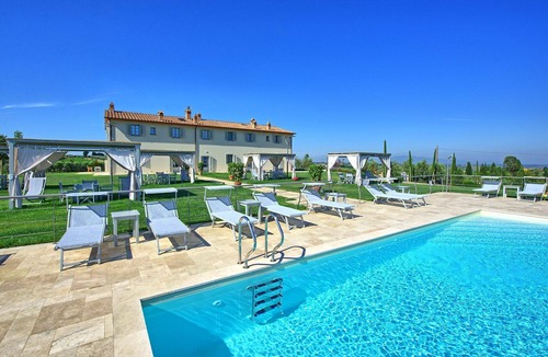 Vinci Apartment | Beautiful apartment for 4 people with WIFI, pool, A/C, TV and panoramic view