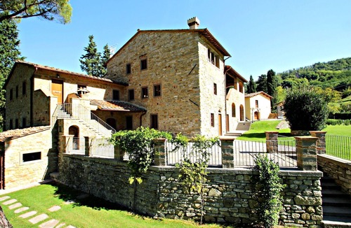 Dicomano Apartment | Beautiful apartment for 5 guests with pool, WIFI, TV and pets allowed