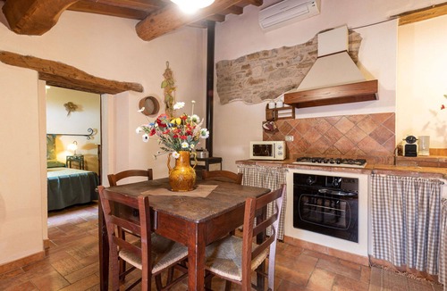 Poggi del Sasso Villa | Beautiful apartment in villa for 2 people with pool, A/C, WIFI, TV, patio and pets allowed