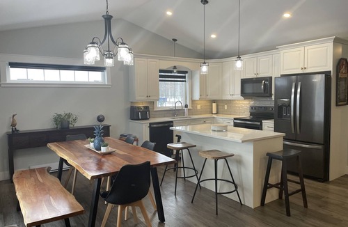 Cornwall House | Beautiful centrally located home w/hot tub. Pet friendly!