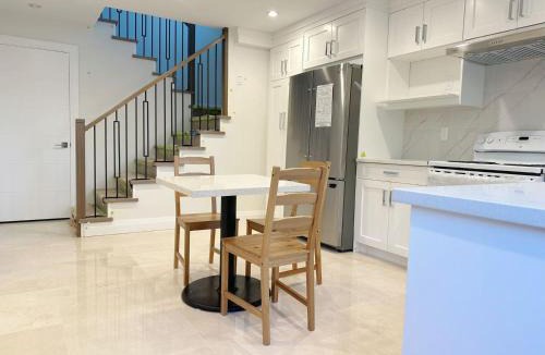 Arbutus Ridge Villa | Beautiful, cozy house for vacation and enjoyment
