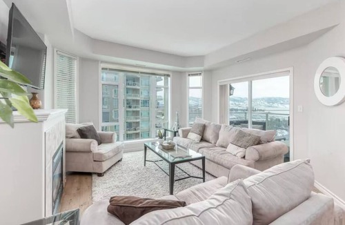 North End Apartment | Beautiful Downtown Kelowna Condo with Amazing Views!