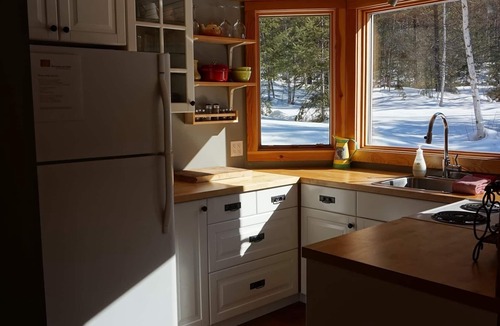Blaeberry Ski Chalet | Beautiful eco-building in the heart of the Rocky mountains. All modern amenities