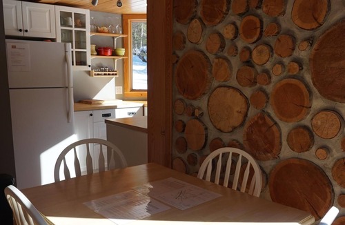 Blaeberry Ski Chalet | Beautiful eco-building in the heart of the Rocky mountains. All modern amenities