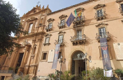 Agrigento Villa | Beautiful private villa for 6 people with hot tub, WIFI, A/C, TV, terrace and parking