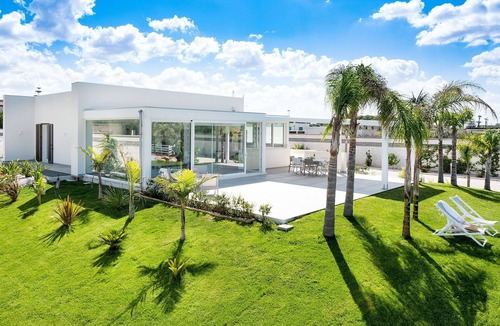 Marsala Villa | Beautiful private villa for 10 people with pool, WIFI, A/C, TV and terrace