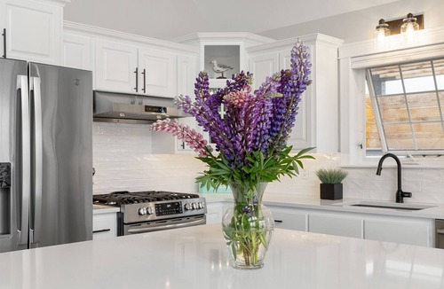 Bayview House | Beautiful seaside retreat close to Cavendish includes hot tub and pool table.