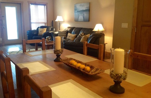 Osoyoos House | Beautiful townhome in family friendly Casa Del Mila Oro