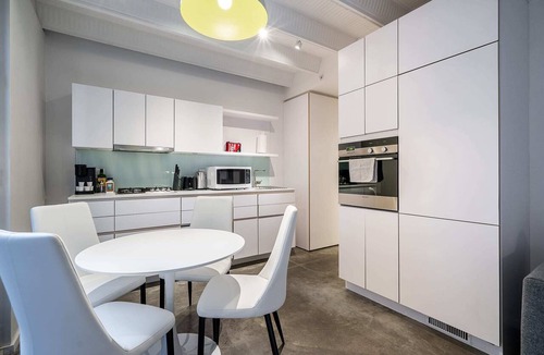 Chinatown Apartment | Beautiful Unit in Downtown Vancouver
