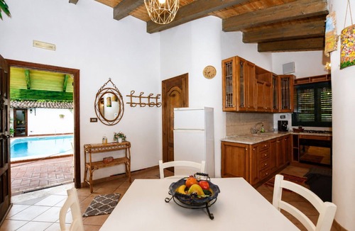 Chiaramonte Gulfi Villa | Beautiful villa for 8 guests with private pool, A/C, WIFI, TV, veranda and panoramic view