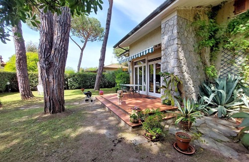 Ronchi House | Beautiful villa for 7 guests with WIFI, TV and pets allowed, close to Forte Dei Marmi