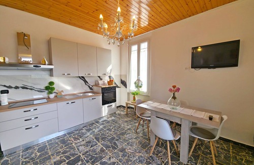Ronchi Villa | Beautiful villa for 5 guests with WIFI, TV, terrace and pets allowed, close to Forte Dei Marmi