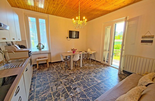 Ronchi Villa | Beautiful villa for 5 guests with WIFI, TV, terrace and pets allowed, close to Forte Dei Marmi
