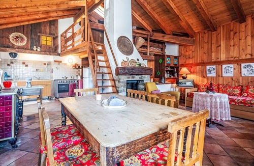 Introd House | Beautiful villa for 4 guests with TV, balcony, pets allowed and panoramic view