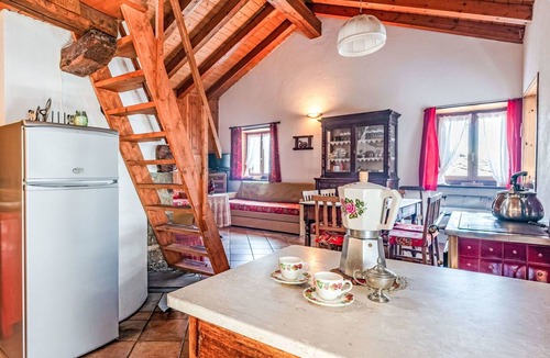 Introd House | Beautiful villa for 4 guests with TV, balcony, pets allowed and panoramic view