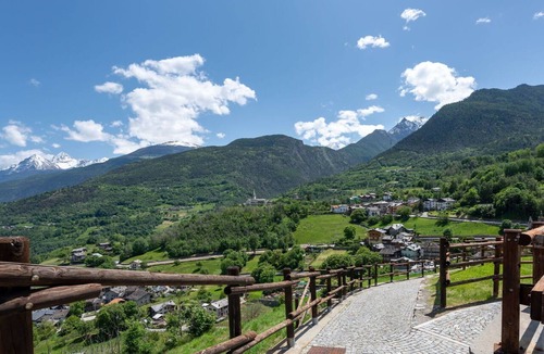 Introd House | Beautiful villa for 4 guests with TV, balcony, pets allowed and panoramic view