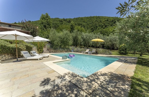 Vaiano Villa | Beautiful villa with private pool, A/C, WIFI, TV, veranda, pets allowed and panoramic view