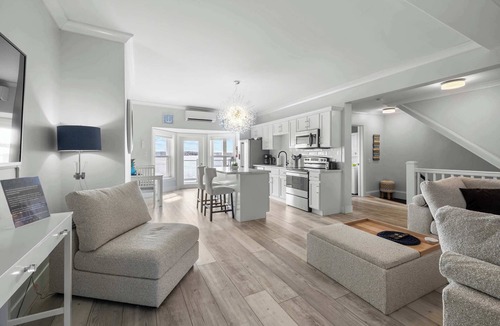 Queens Square Condo | Beautiful Waterfront 2 Bdrm Condo Downtown Ch'town