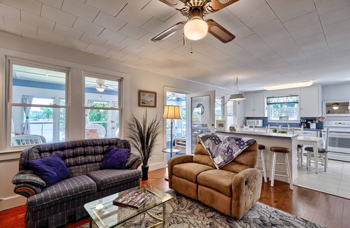 Liberty Hill House | Beaver Creek Bungalow- Boat Ramp/Dock, WiFi, Single Level