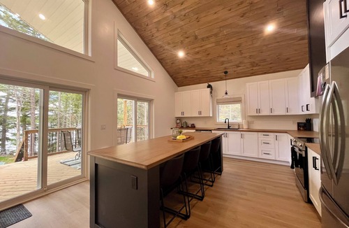LaBelle Cottage | Beaverdam Lakeside Retreat - Pet & Family Friendly