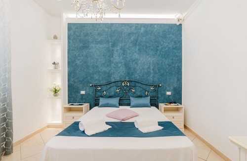 San Vito Lo Capo Bed & Breakfast | Bed and Breakfast 'Le Ortensie Blu' with Shared Terrace, Wi-Fi and Air Conditioning