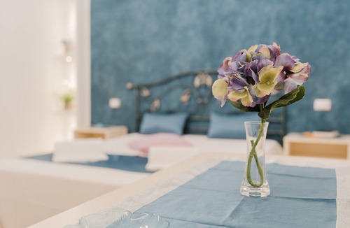 San Vito Lo Capo Bed & Breakfast | Bed and Breakfast 'Le Ortensie Blu' with Shared Terrace, Wi-Fi and Air Conditioning